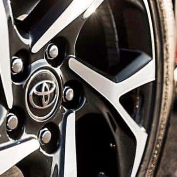 2018-Toyota-C-HR-XLE-wheel