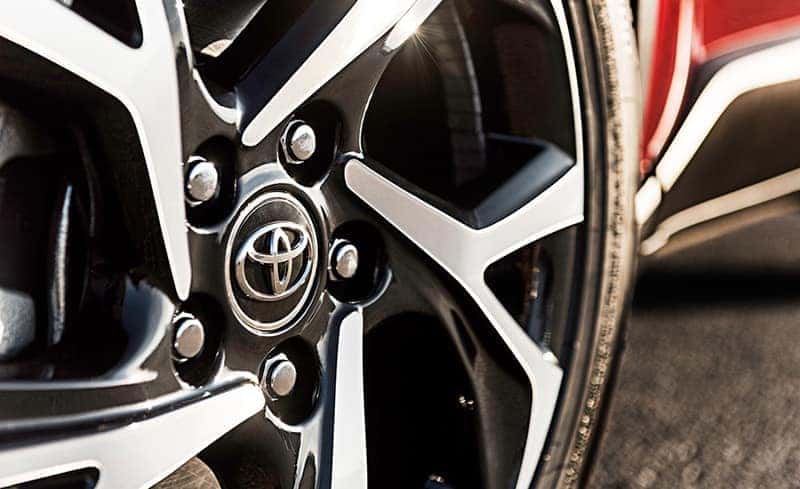 2018-Toyota-C-HR-XLE-wheel