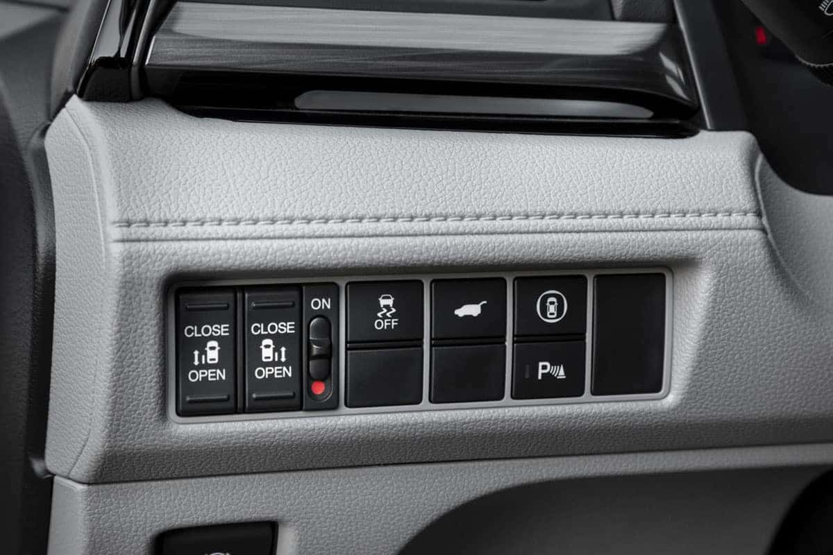 2022 Honda Odyssey with power tailgate with adjustable height