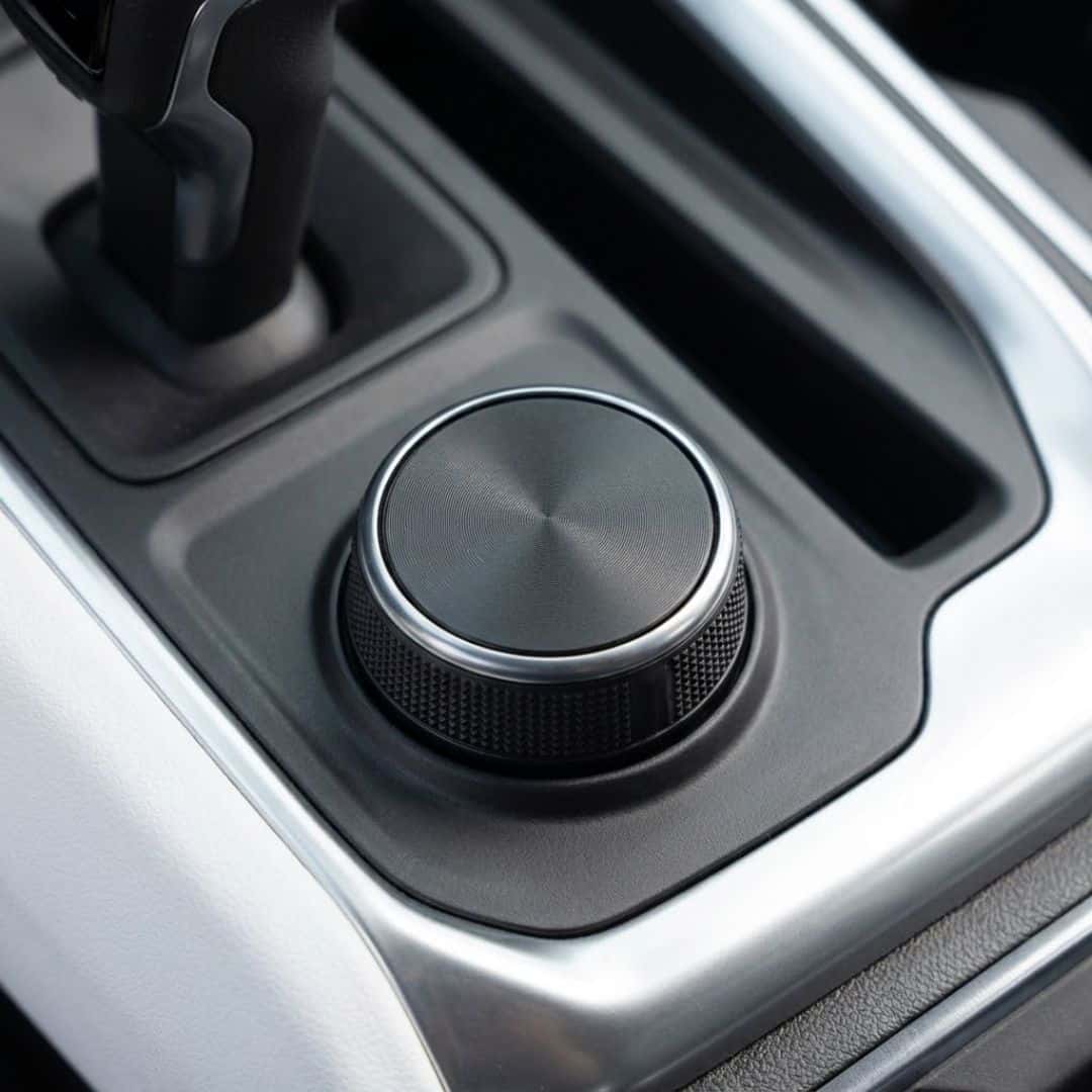 2026 Chevy Colorado driving controls