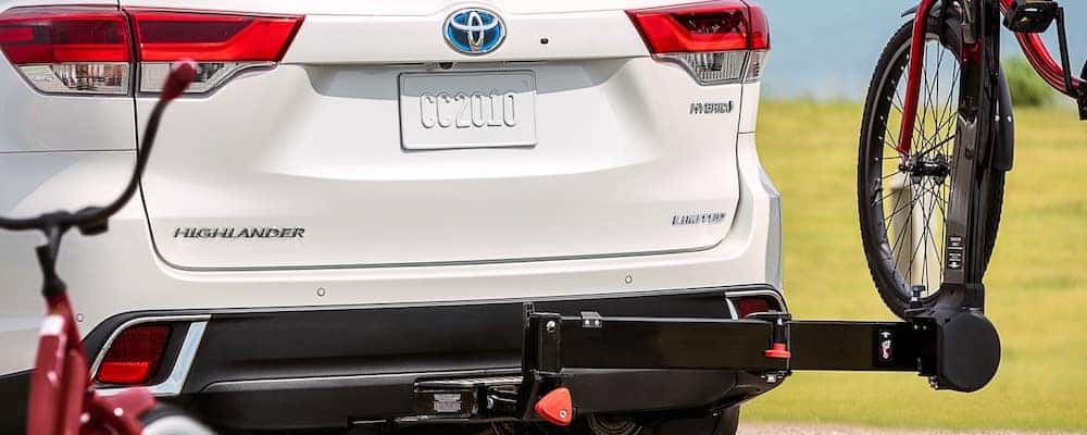 White 2019 Toyota Highlander with Accessory Tow Hitch Bike Attached