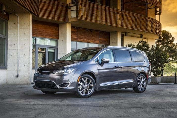 minivan chrysler 2018