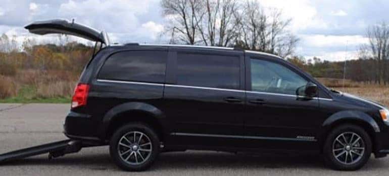Black Dodge Kneelvan