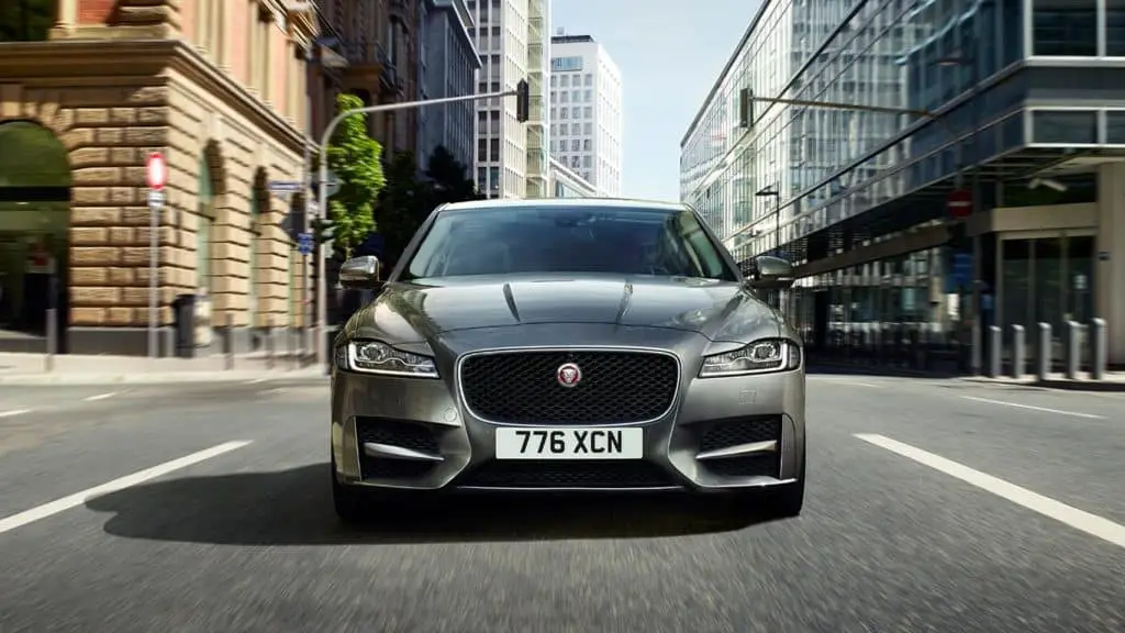 Jaguar xe vs xf