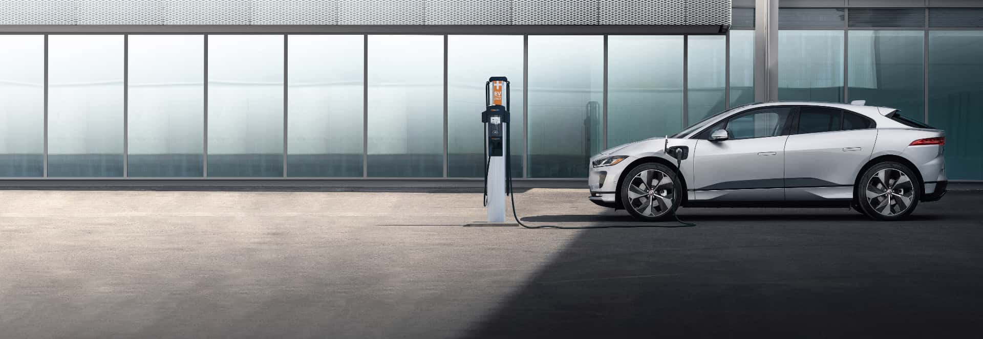 21MY I PACE PR US Spec Charging Extended 1920