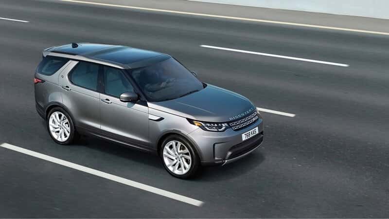 2017 Land Rover Discovery Driving
