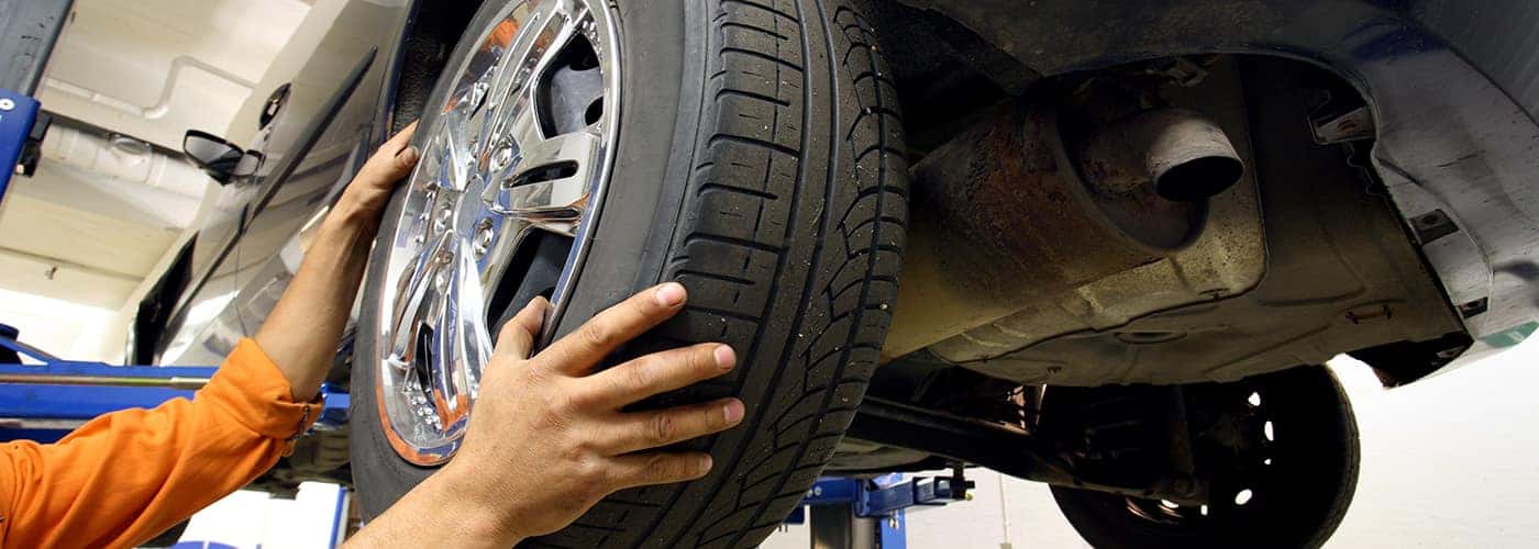 mechanic changing a car wheel.