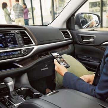 2018 Toyota Highlander front interior