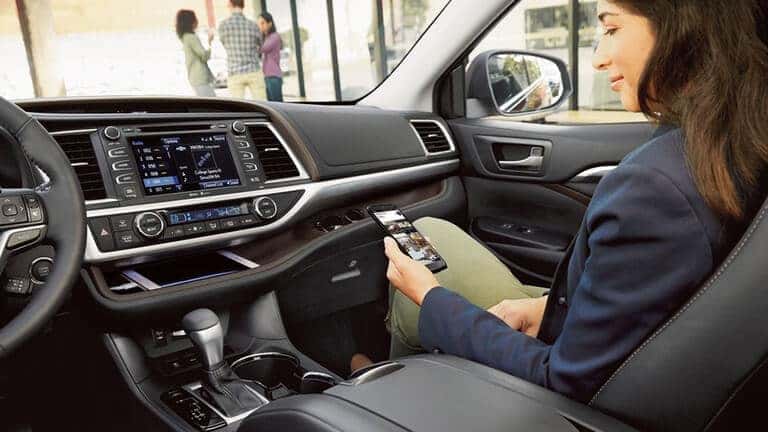 2018 Toyota Highlander front interior