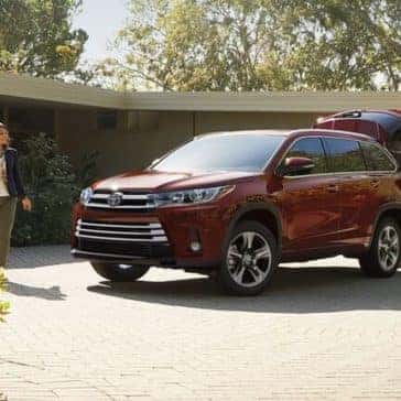 2018 Toyota Highlander red exterior