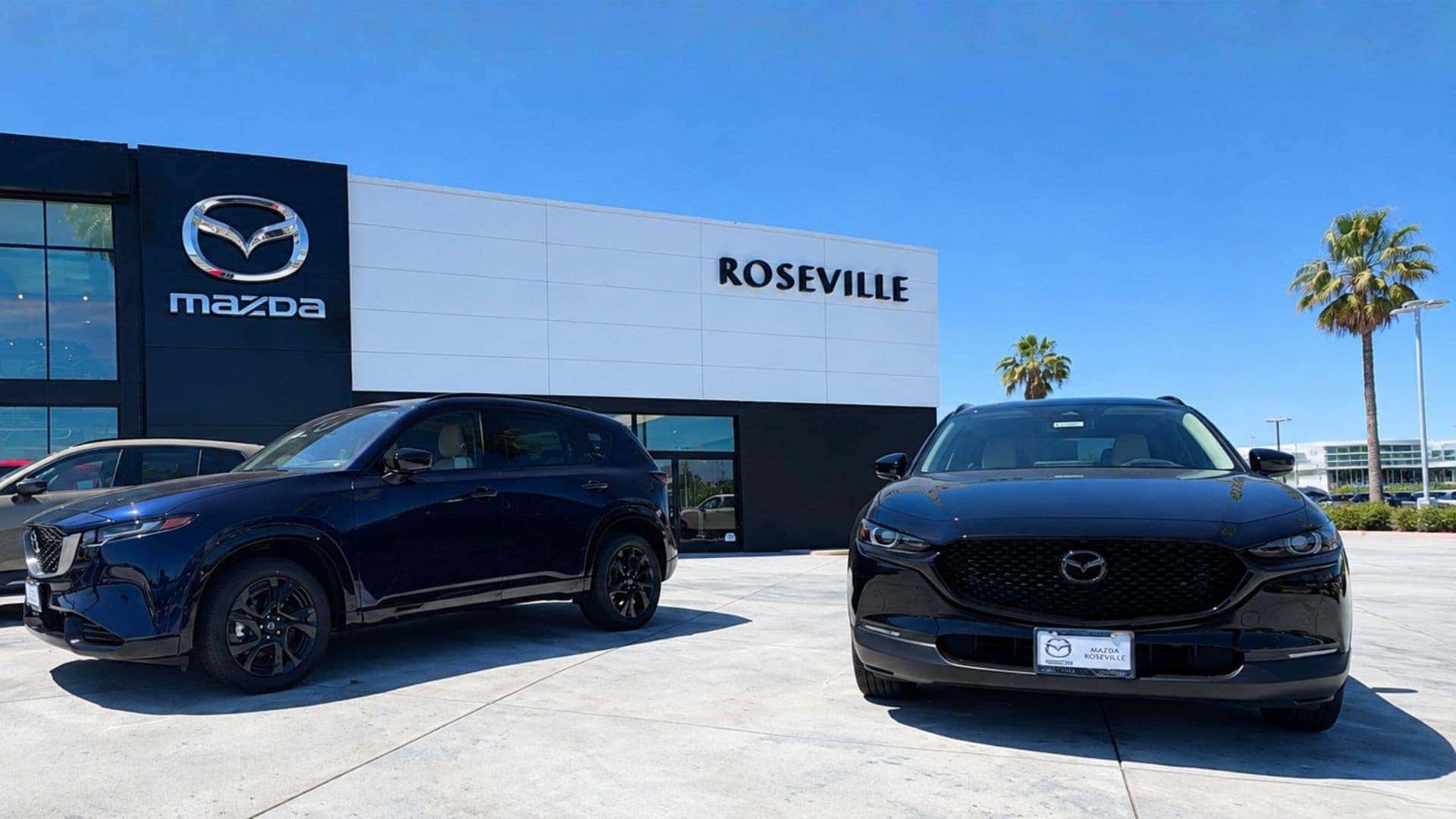Fachada de Mazda Roseville con vehículos Mazda nuevos