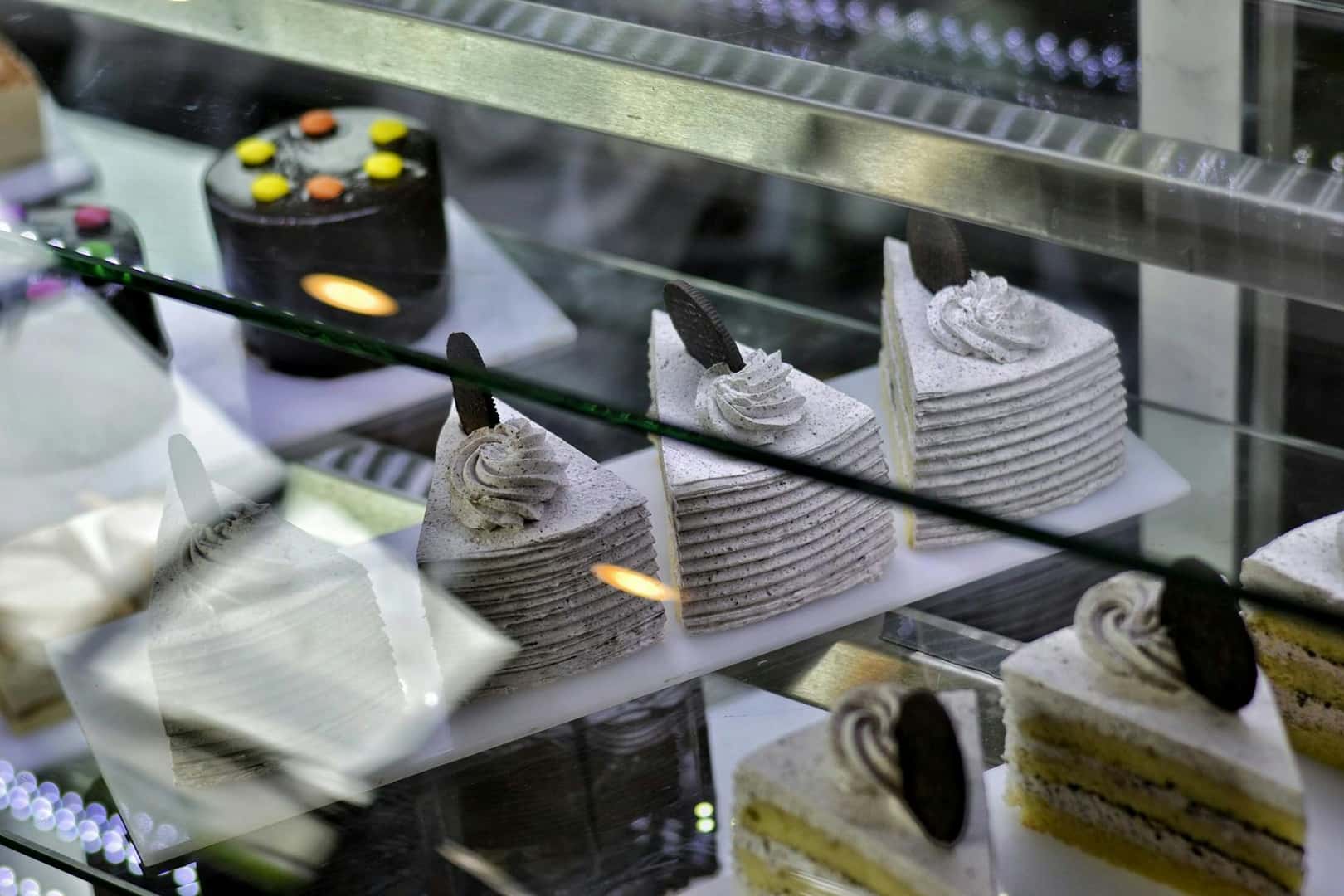 Cakes and cupcakes displayed at a bakery