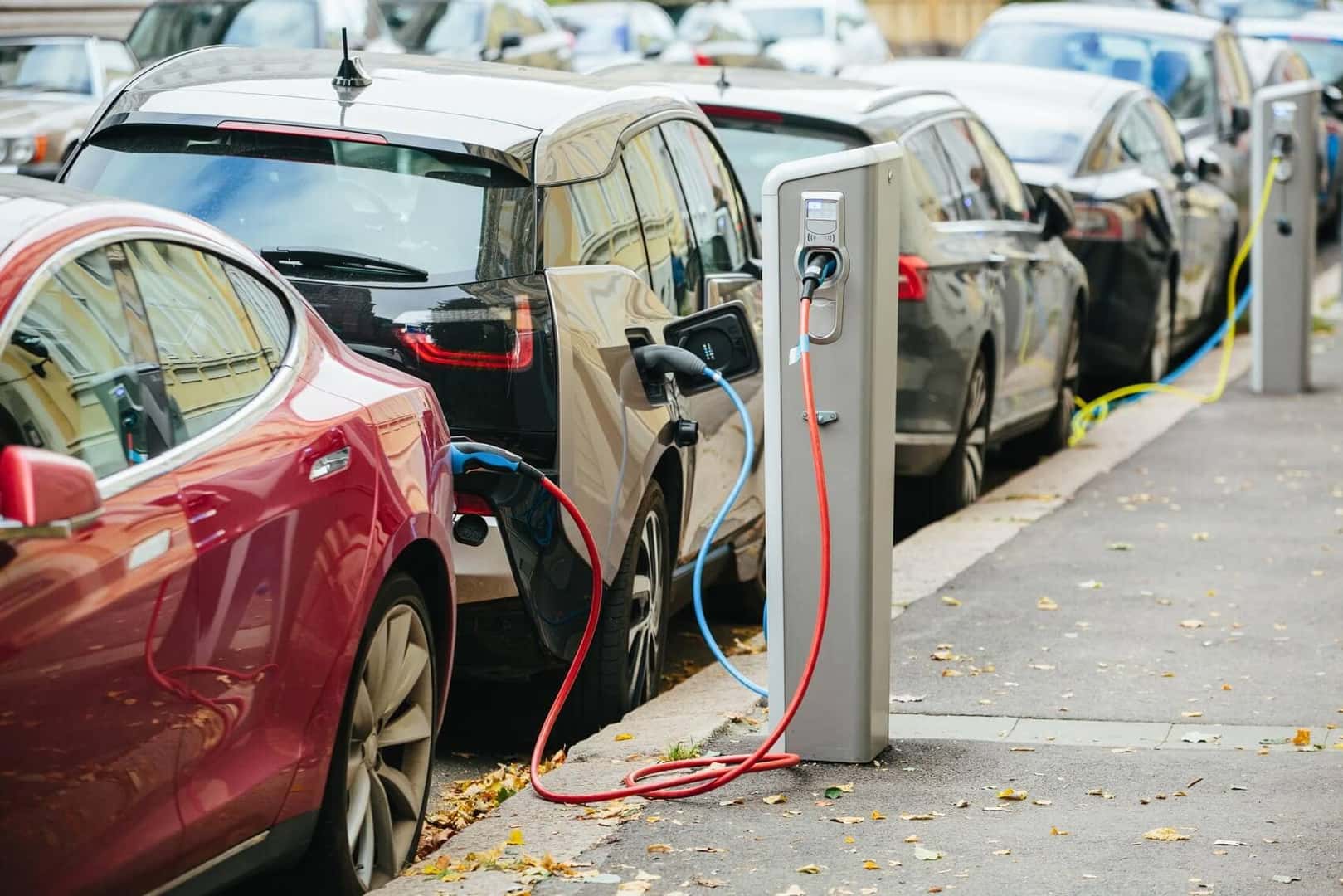 how much does it cost to charge an electric car