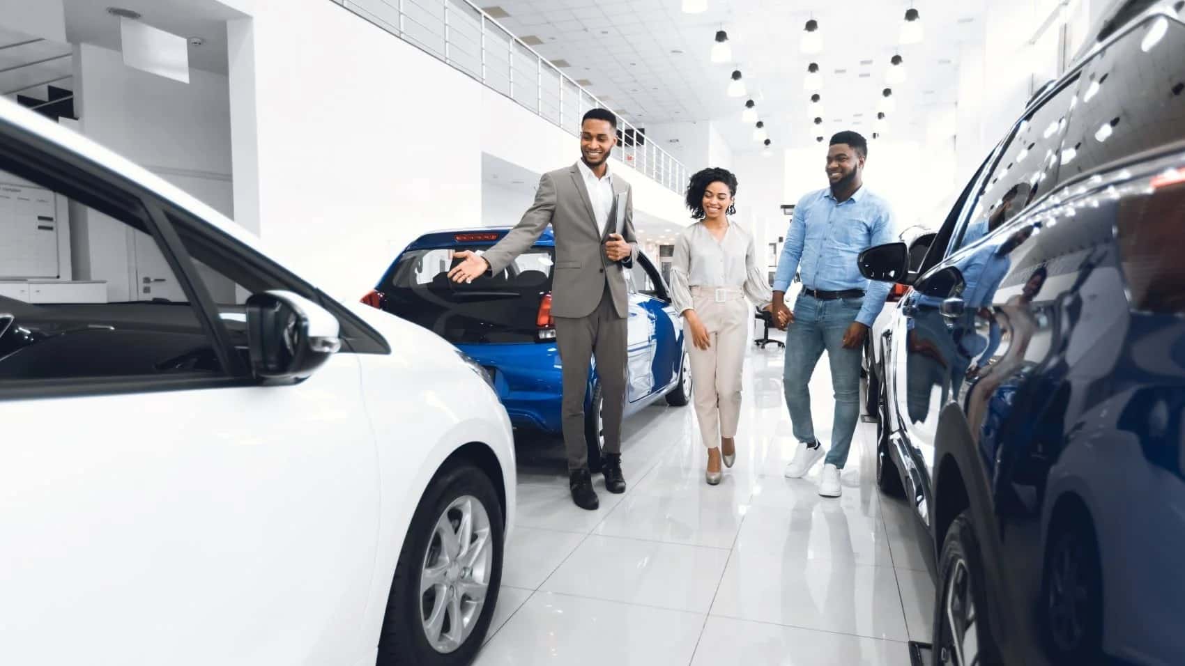 Couple_Car_Shopping