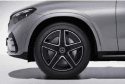 93R - 20” AMG Multispoke Wheels w/
Black Accents (staggered)