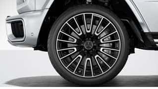 R20 - 22 AMG multi-spoke forged
wheels, black