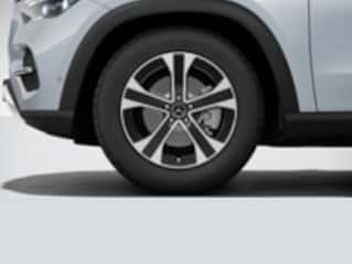 48R
19 5-Spoke Wheels w/ Black 
Accents