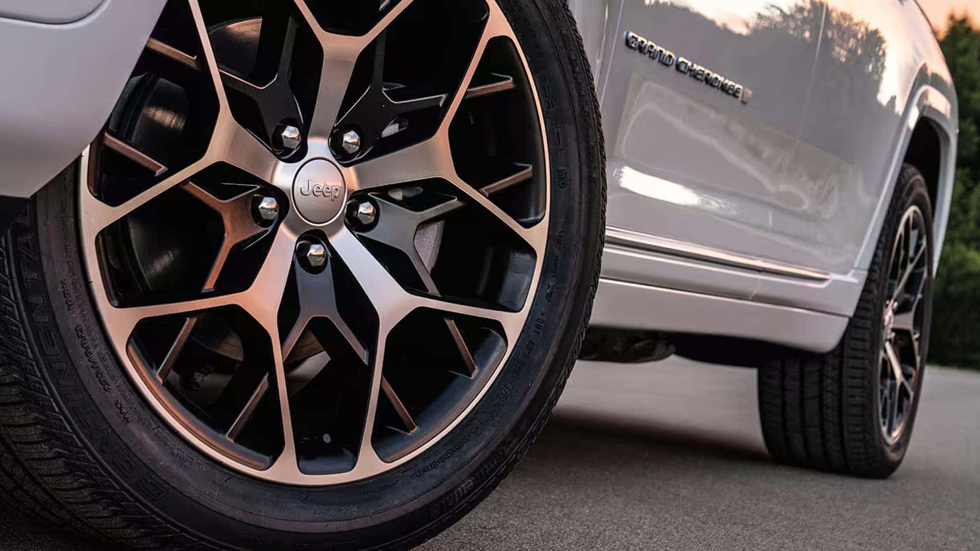 2025 Jeep Grand Cherokee wheel designs and stance