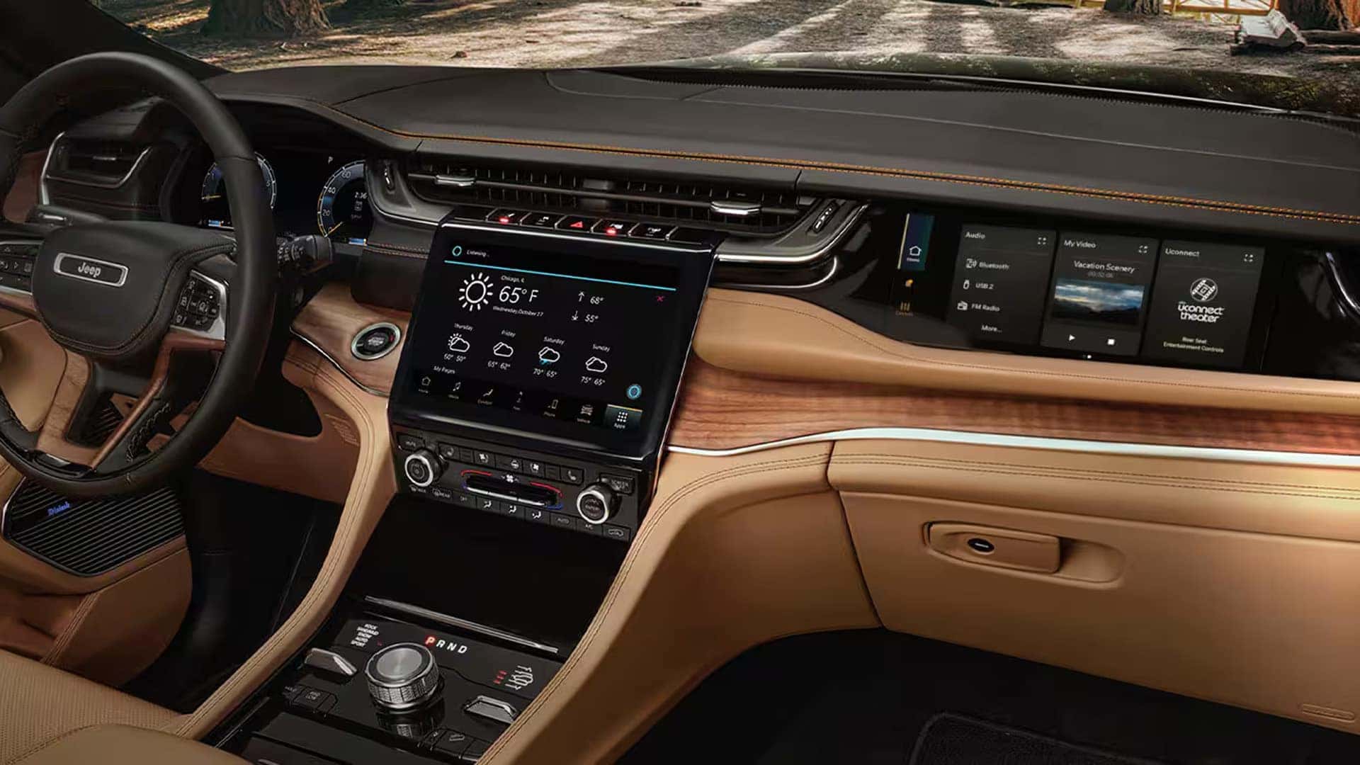 2025 Jeep Grand Cherokee Uconnect 5 touchscreen, digital cluster, and passenger screen