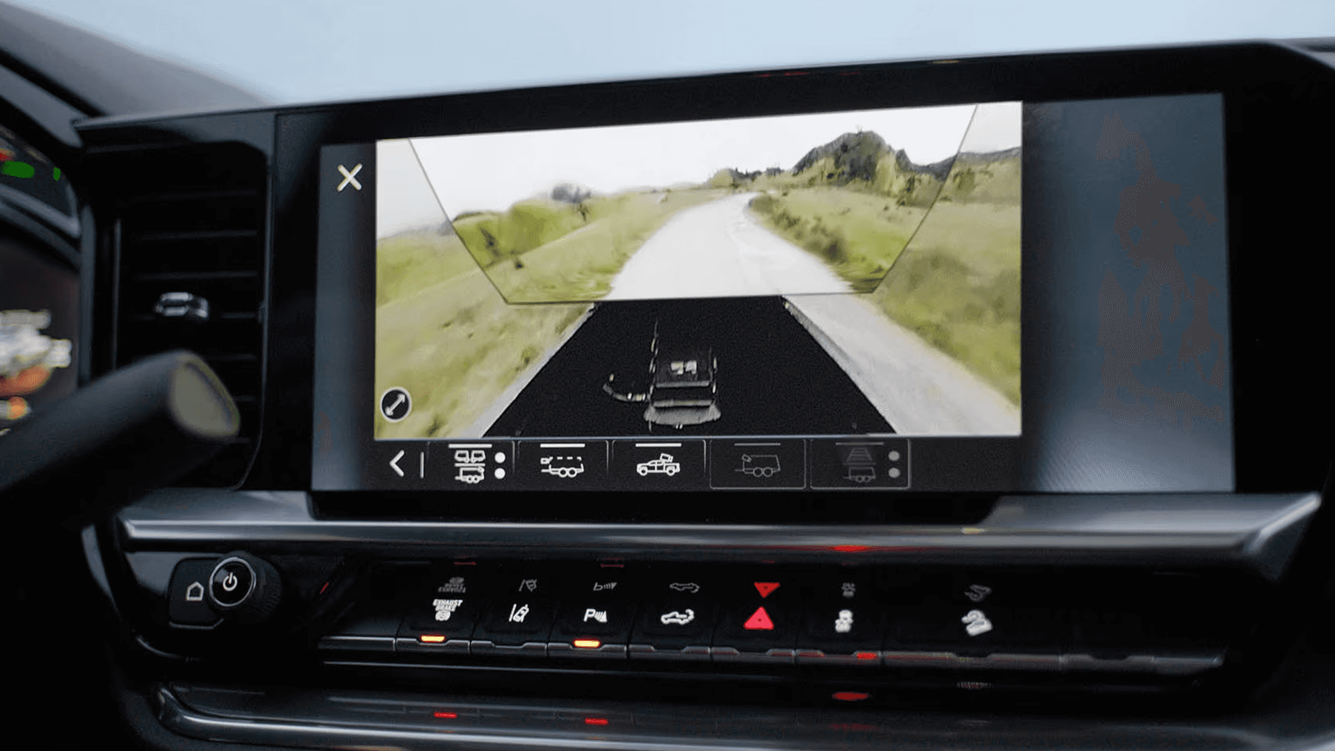 Center touchscreen in a 2026 Chevy Silverado HD displaying top down trailer alignment view with passthrough viewing and trailering controls