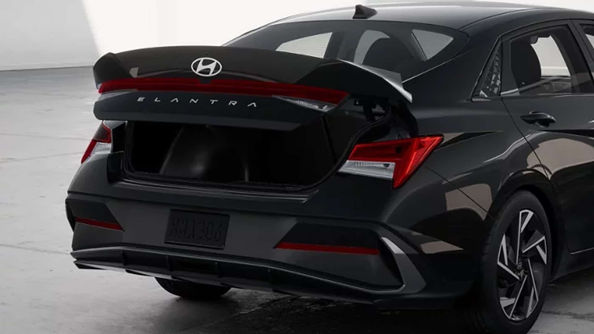 2025 Hyundai Elantra smart trunk