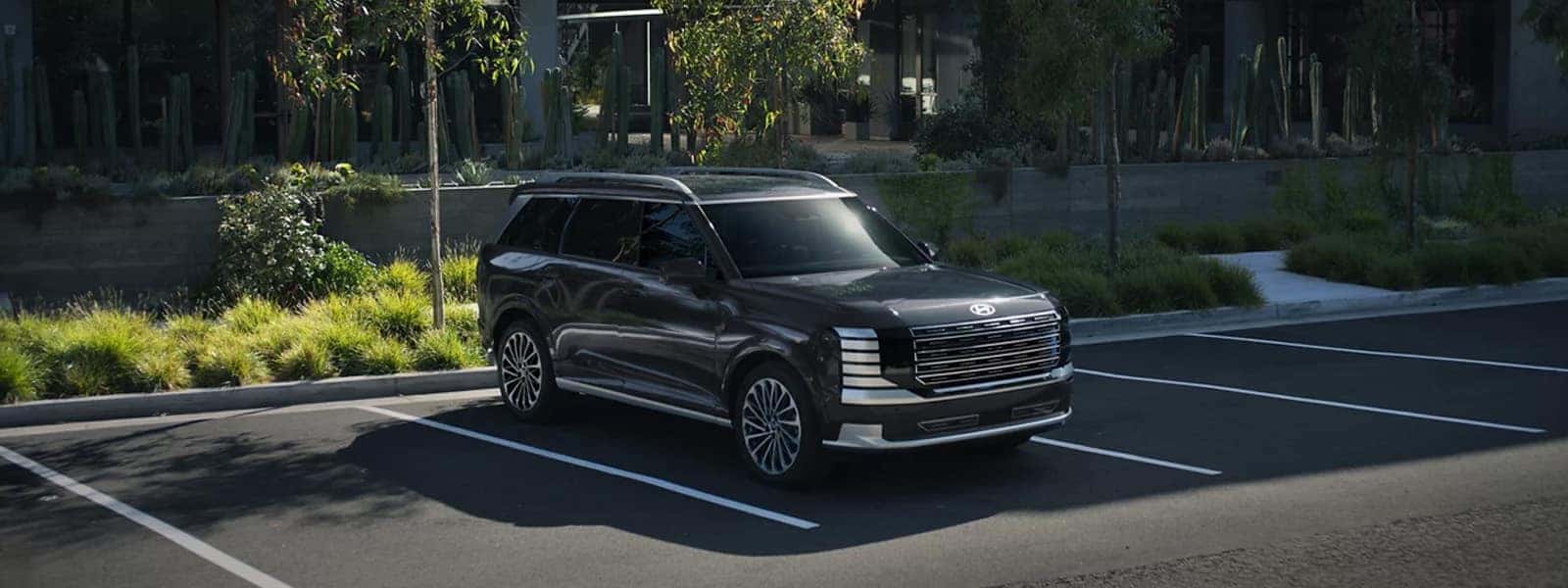 2026 Hyundai Palisade Hybrid SUV parked in a modern outdoor setting, front three quarter exterior view