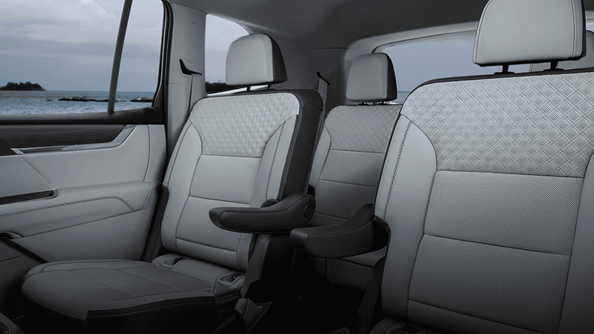 GMC Acadia Denali – photo 2