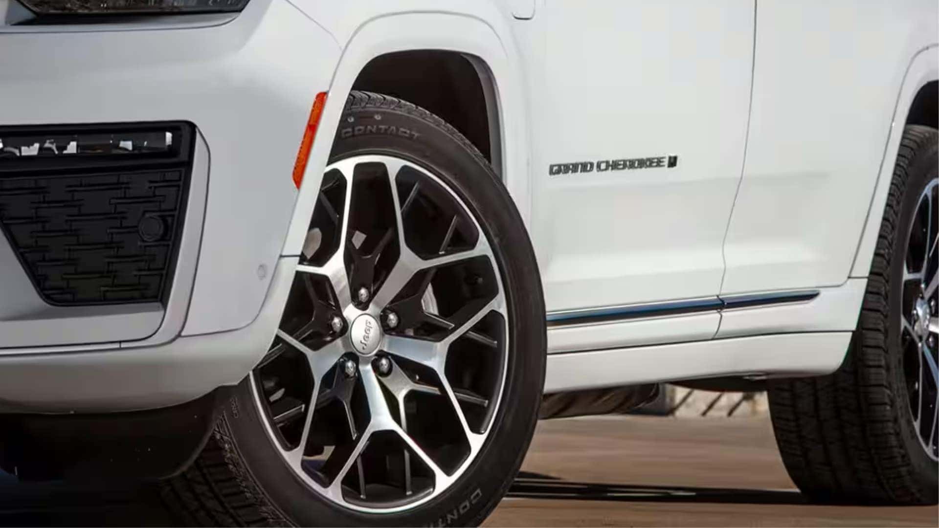 2026 Jeep Grand Cherokee wheel design and stance