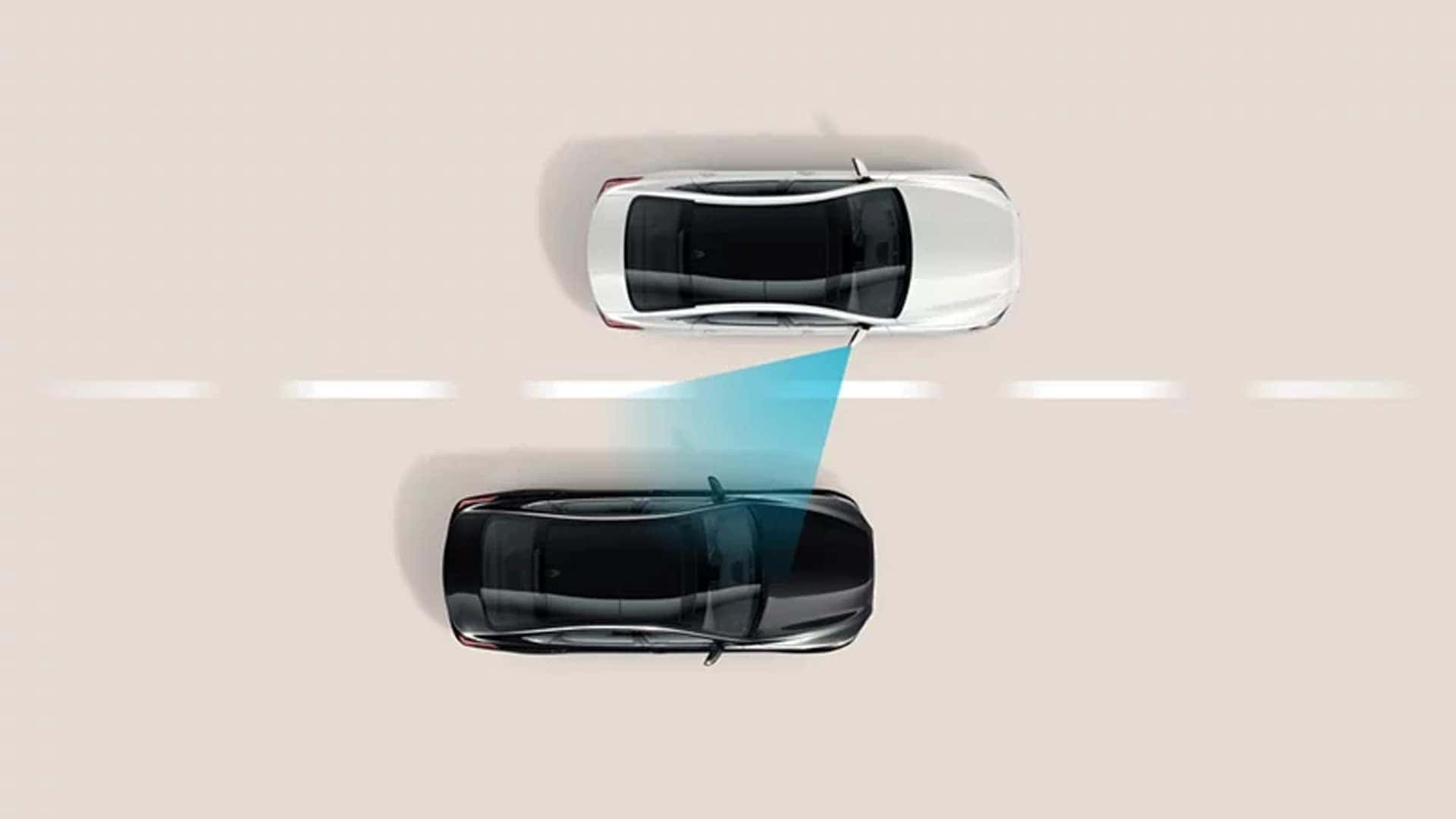 Top-down graphic illustrating Hyundai SmartSense driver assistance technology detecting a vehicle ahead for forward collision avoidance support