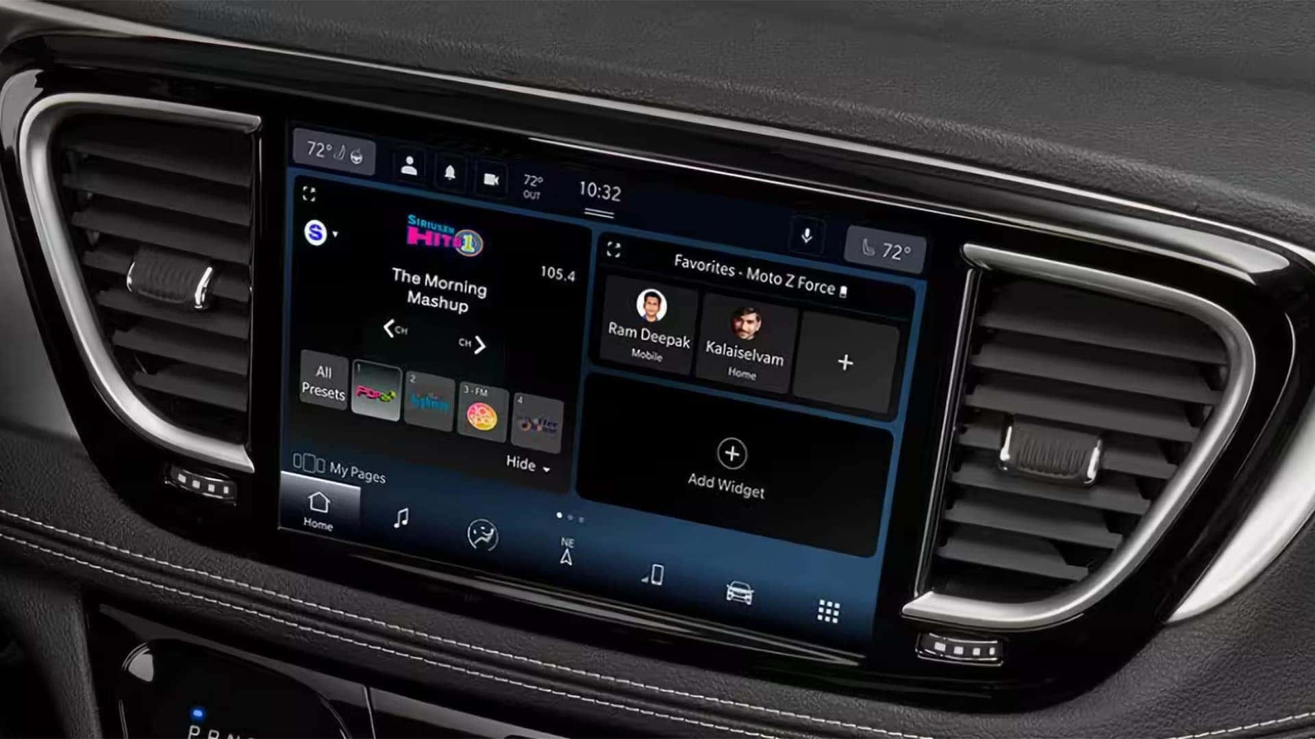 Close-up of the 2026 Chrysler Pacifica digital driver display and 10.1 inch Uconnect 5 touchscreen infotainment system